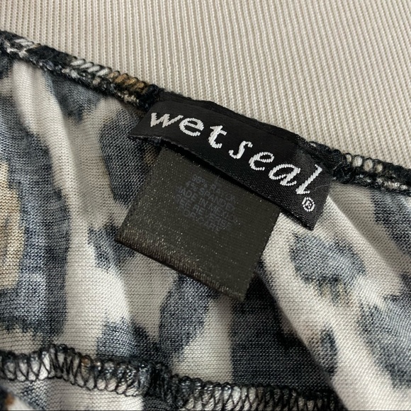 WET SEAL Women’s Animal Print Ruffle Peplum Top Leopard Print Size L Juniors. - Picture 7 of 10